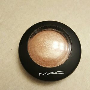 MAC mineralized skinfinish Highlighter